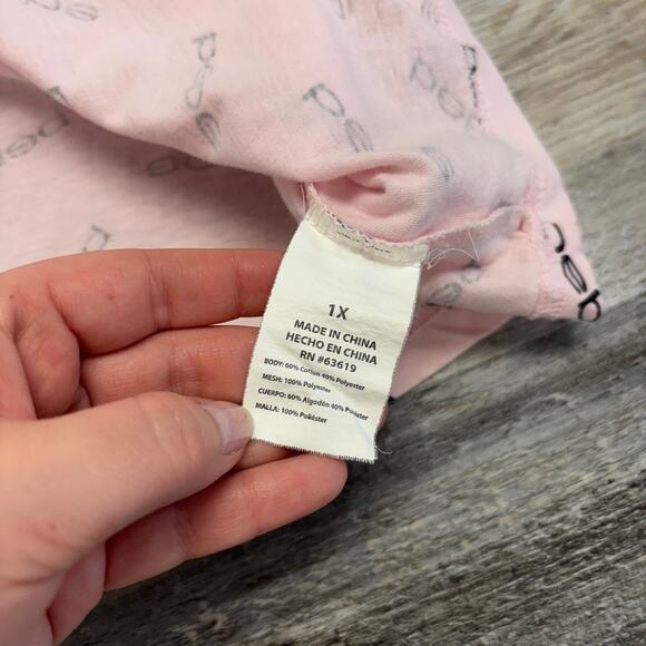 Bebe Sport Tossed Logo Pink Womens 1X Plus‎ Activewear All Over Print Crop Top - Picture 5 of 11